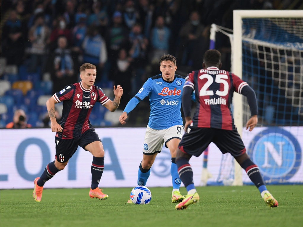 “豪门薪资令人惊讶：弗里克在巴萨税后年薪仅300万欧元”